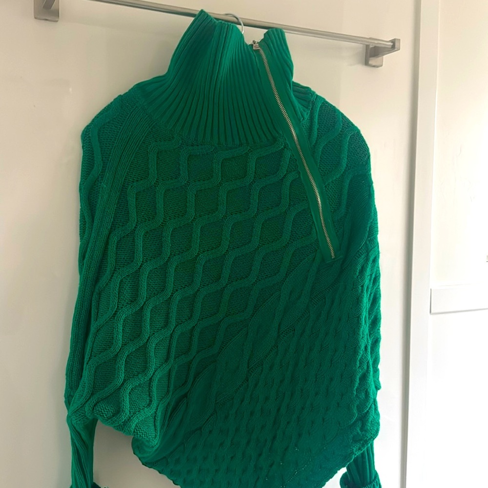 Via Delle Rosa sweater in green.